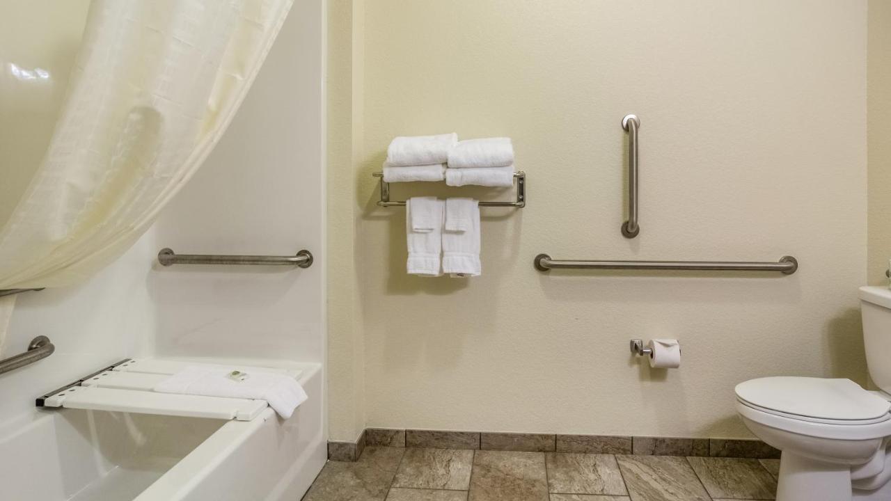 Cobblestone Hotel&Suites - Erie Buitenkant foto