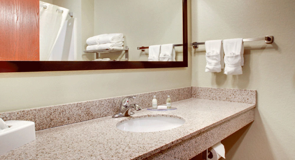 Cobblestone Hotel&Suites - Erie Buitenkant foto